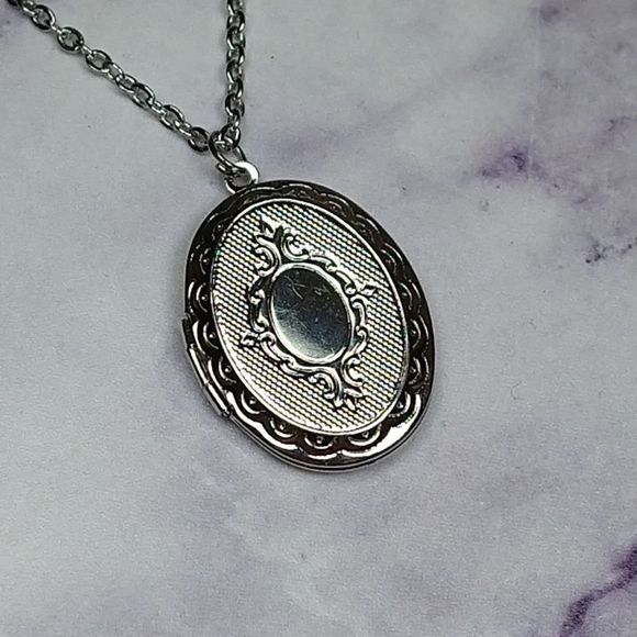 Crescent Moon Photo Locket Necklace witchy lunar witch vibes - Picture 6 of 8